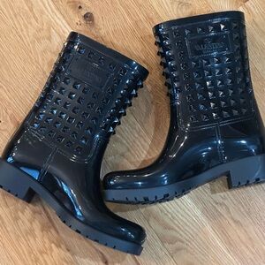 VALENTINO GARAVANI Rockstud glossed-rubber rain boots 39